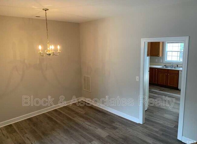 Building Photo - 212 Heather Springs Dr