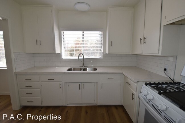 Building Photo - 1 br, 1 bath Apartment - 6245 Cahuenga Blv...