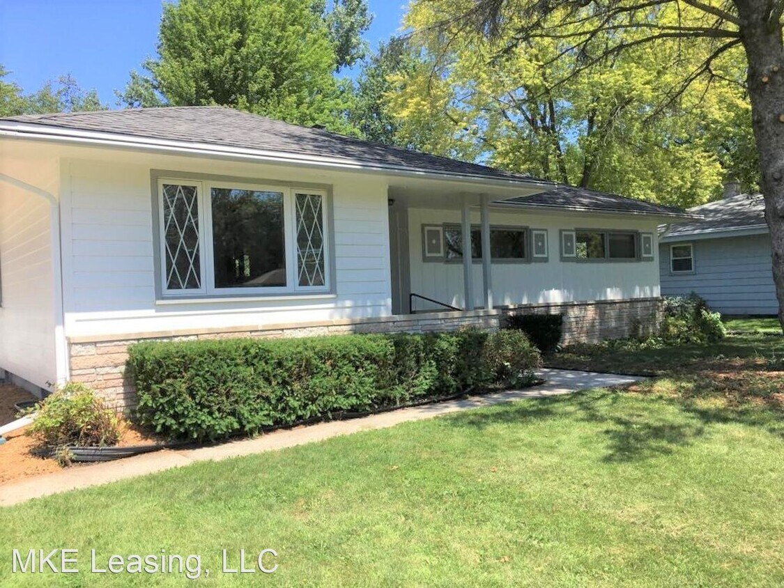 5310 W Dean Rd, Brown Deer, WI 53223 House Rental in Brown Deer, WI