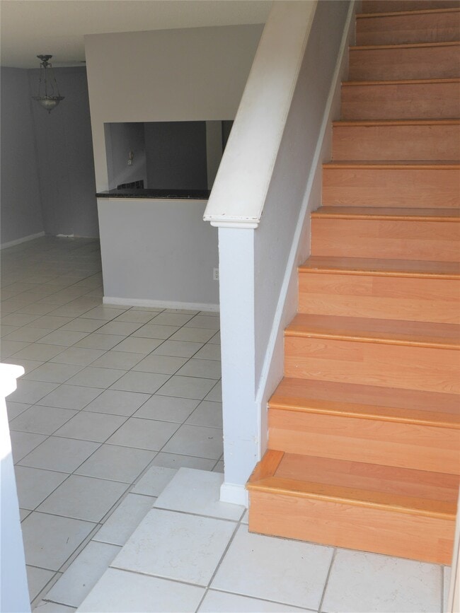 Building Photo - 13840 Hollowgreen Dr