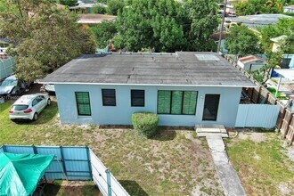 Building Photo - 33 E 60th St