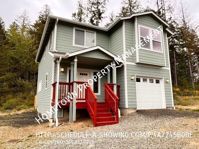 Building Photo - 3 bedroom home on an acre of land with Air...