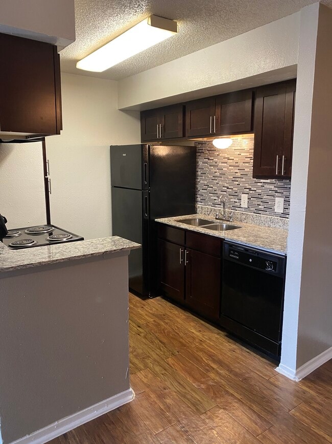 The Doral & Montfort Valley Apartments in Dallas, TX