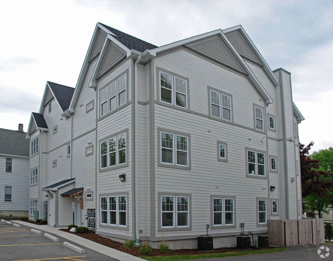 Building Photo - 1766-1812 N Warren Ave