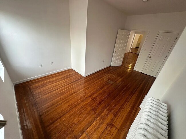 Building Photo - No brokers Fee, No Security Deposit, Heat,...