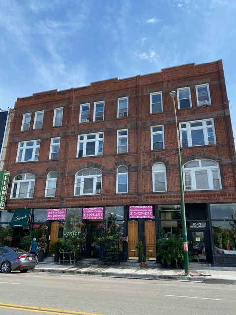 Foto principal - 1041 W Grand Ave