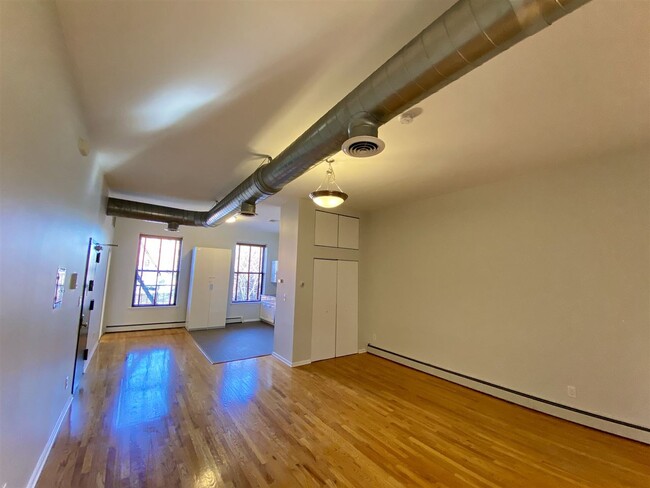 Foto del edificio - 114 Wayne St