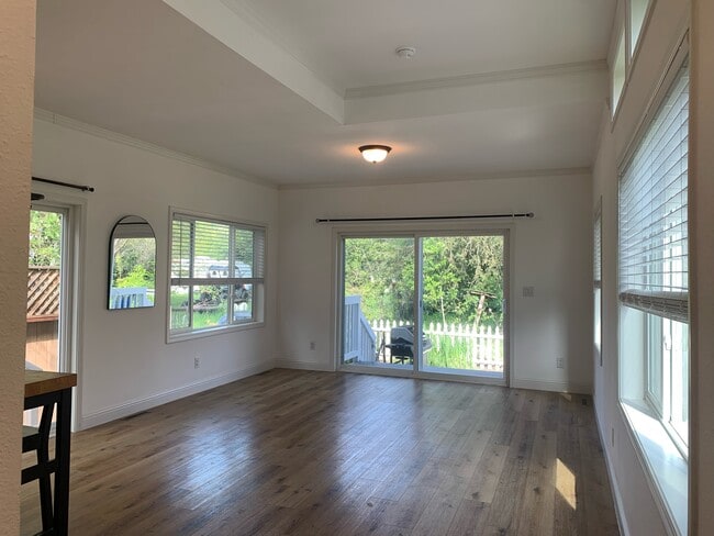 Building Photo - 412 Boas Dr
