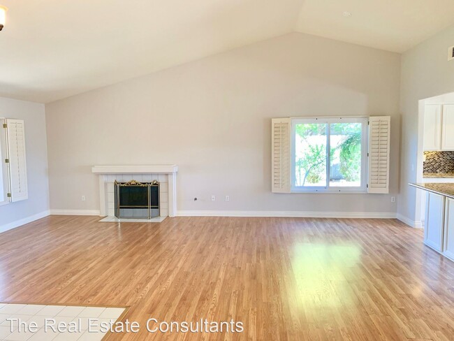 Building Photo - 4 br, 2 bath House - 691 Edgewater Ave