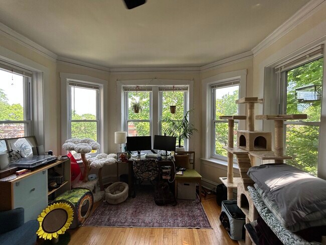 Foto del edificio - 2555 W Eastwood Ave