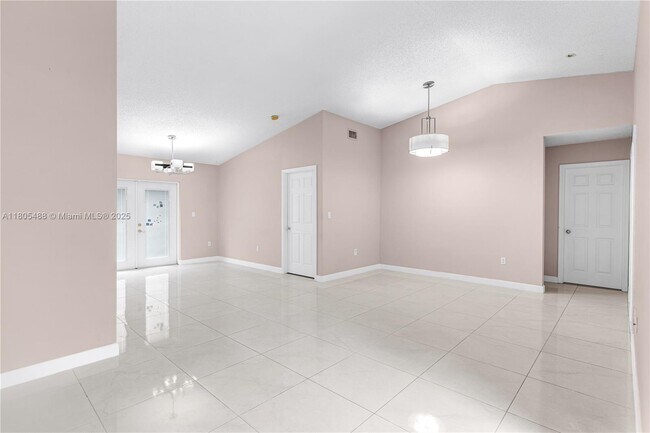 Foto del edificio - 8433 NW 189th St