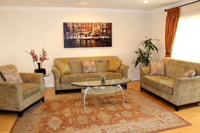 Building Photo - 9426 Via Patricia