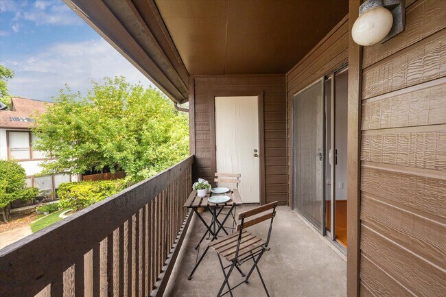 Building Photo - 8020 Braesmain Dr