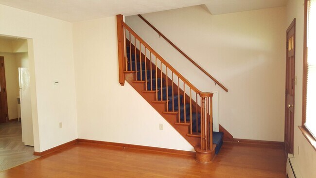 Building Photo - 256 Front St