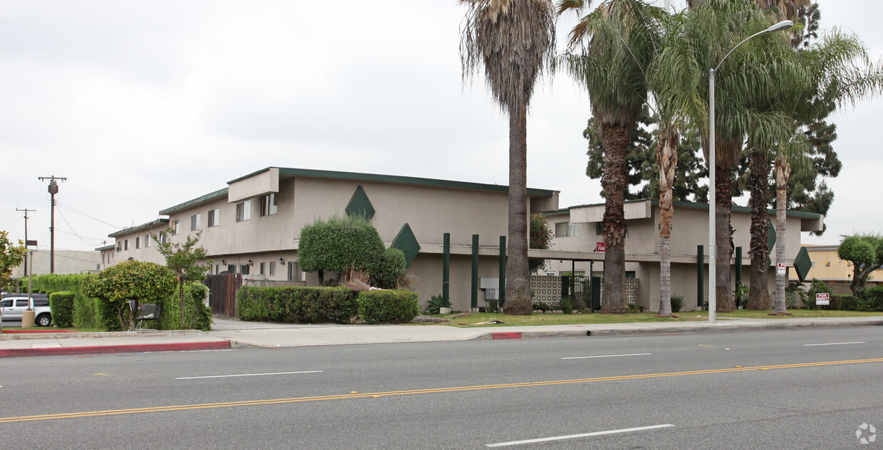 Building Photo - Vista Sierra