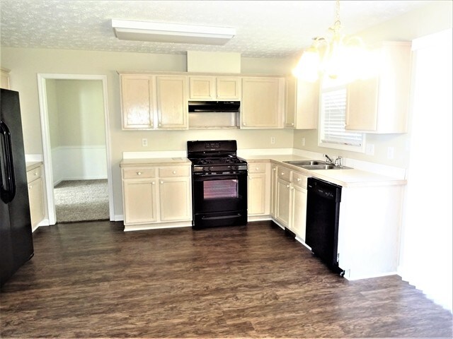 Foto del edificio - 1550 Summit Pond Cir