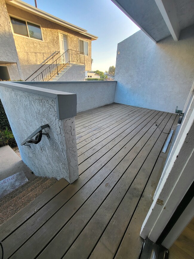 Photo - 239 N Juanita Ave Townhome