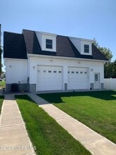 Building Photo - 207 Brinley Ave