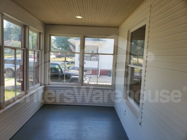 Foto del edificio - 608 Red Wing Ave