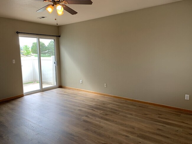 Foto del edificio - STUDENTS WELCOME! 3 Bed, 2 Bath Duplex in West Fort Collins close to Foothills