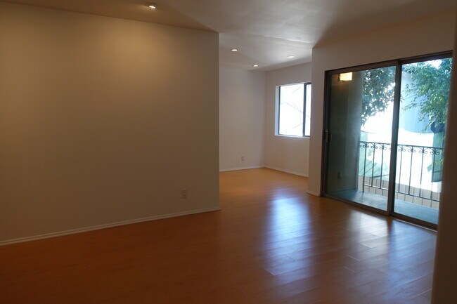 Foto del edificio - 546 N Flores St
