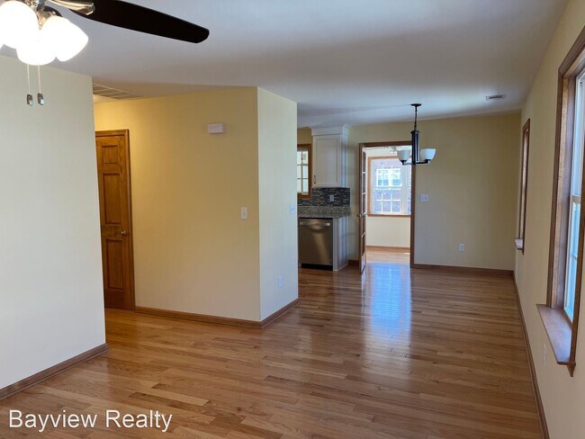 Foto del edificio - 3 br, 1 bath House - 9617 18th Bay St.