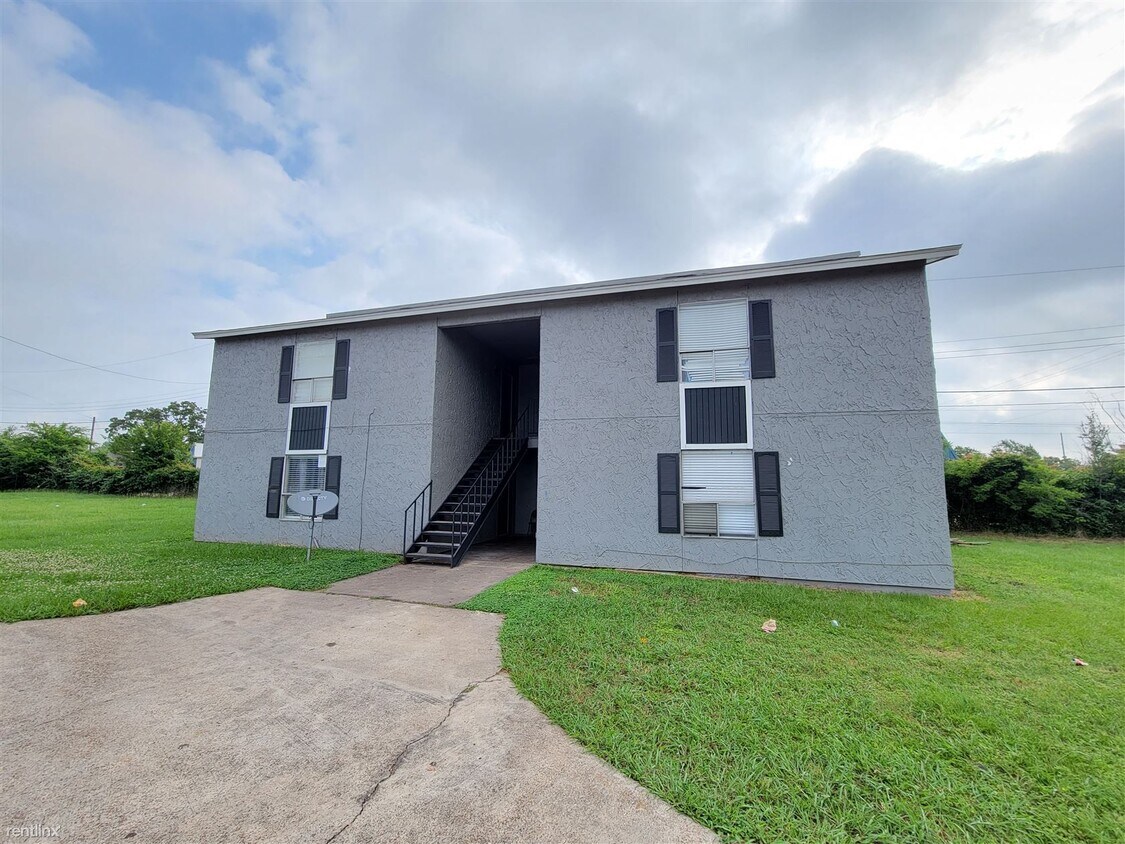 2 br, 1 bath 4plex 2815 Cypress Bend Cir B Condo for Rent in Bryan