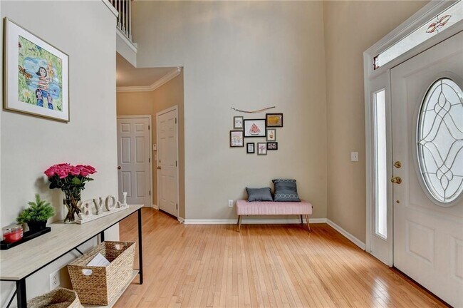 Building Photo - 2172 Woodbriar Dr