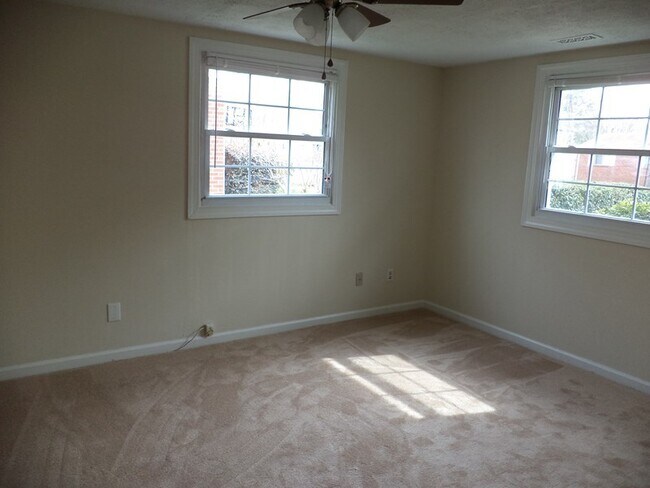 Foto del edificio - 4 Bedroom Single Family Home in Hampton