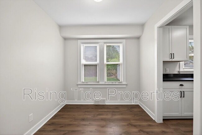 Foto del edificio - 1512 Emmons Ave