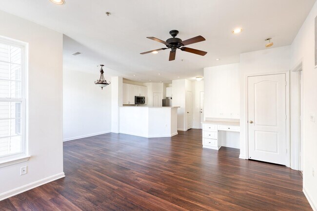 Building Photo - 400 Symphony Cir