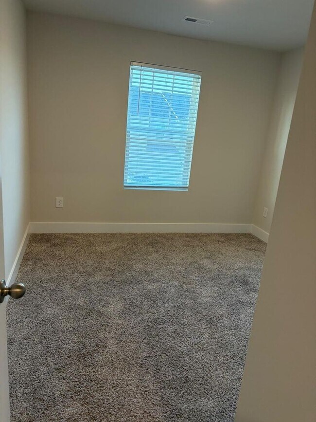 Building Photo - 961 Yarn Wy