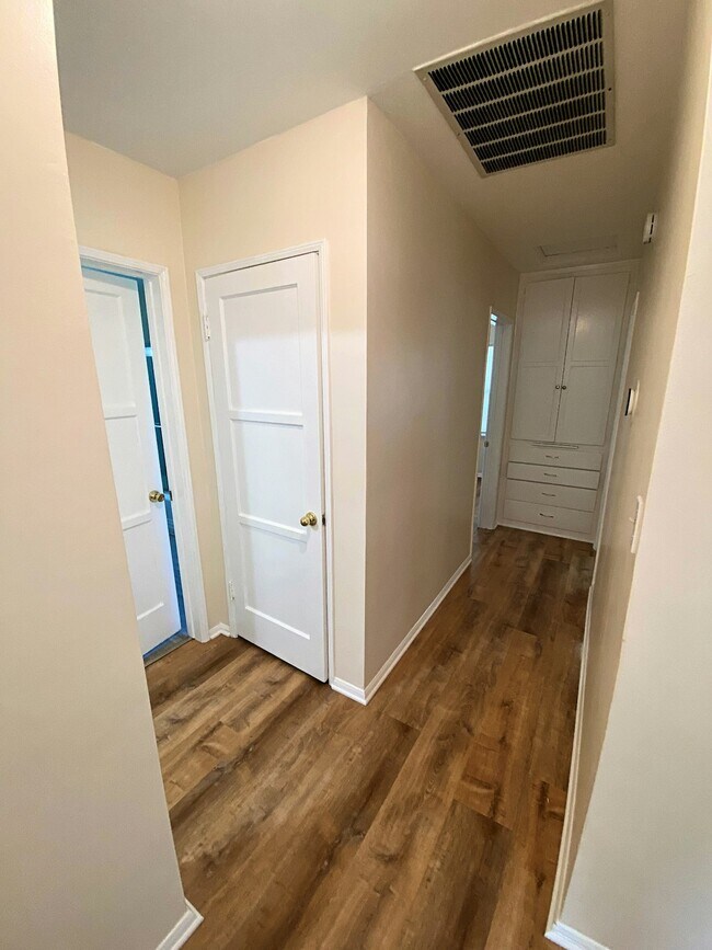 Foto del edificio - 14509 Cullen Street