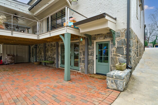 Building Photo - 1172 Reeder Cir NE