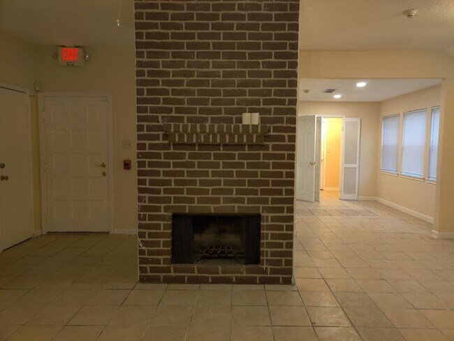 Foto del edificio - 12802 Newbrook Dr