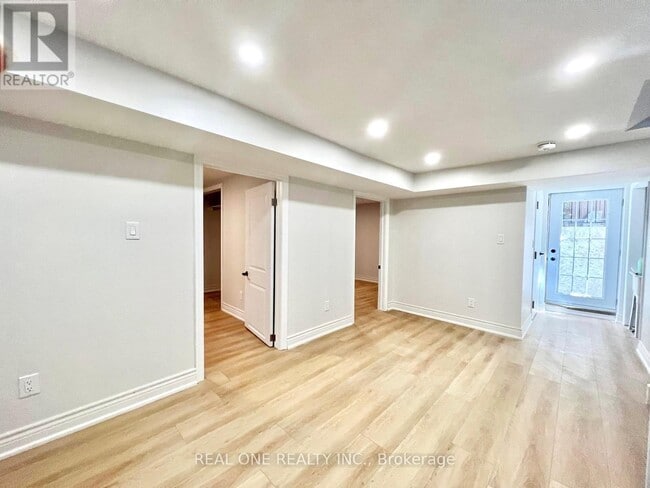 Building Photo - 65 Dewlane Dr