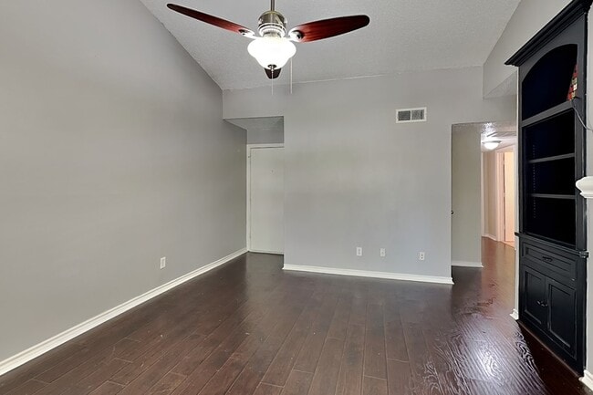 Building Photo - 8550 Fair Oaks Crossing