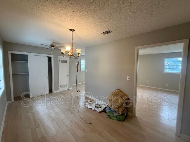 Foto del edificio - 3200 Meador Rd