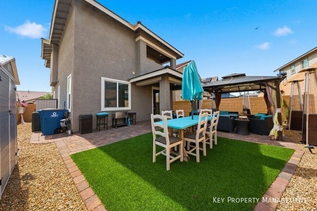 Foto del edificio - 694 Monroe Hl Pl