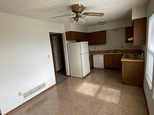 Building Photo - 2077 Bridlewood Blvd