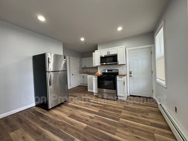 Building Photo - 204 Chapin Ave