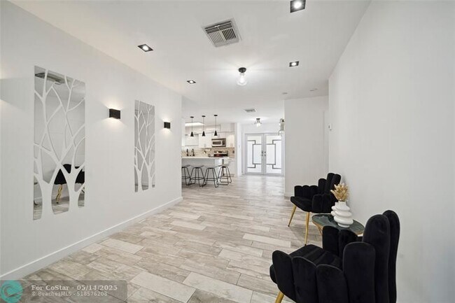 Foto del edificio - 6470 Franklin St