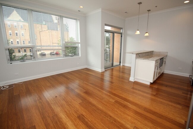 Foto del edificio - 1609 W Warren Blvd