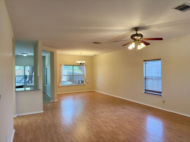 Foto del edificio - Spacious 2-story in Cedar Park