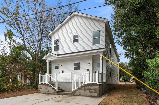 Building Photo - 1318 House St