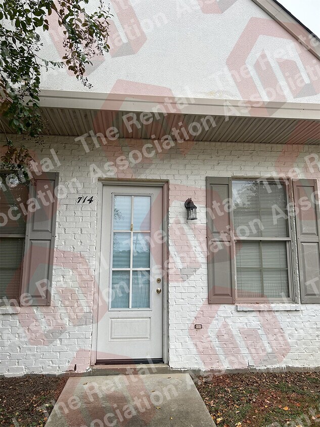 Primary Photo - 714 Tech Dr