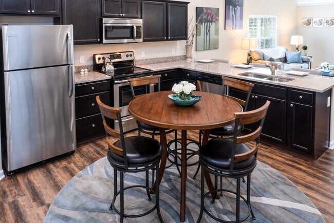 Cocinas espaciosas con comedor - Redwood Lake Wylie