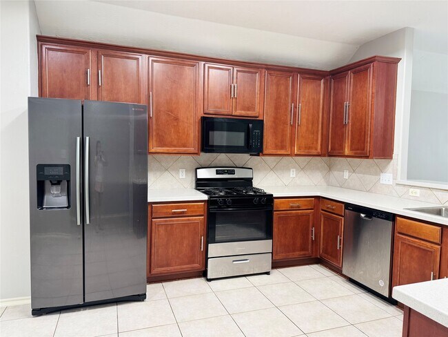 Building Photo - 24631 Hampton Lakes Dr