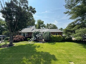 Building Photo - 8903 Tudor Ln