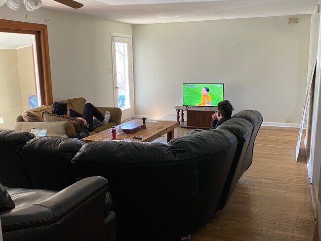 Foto del edificio - 1709 Atwater Ave